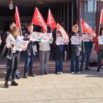 Concentración de UGT reclamando el pago de atrasos a los docentes aragoneses